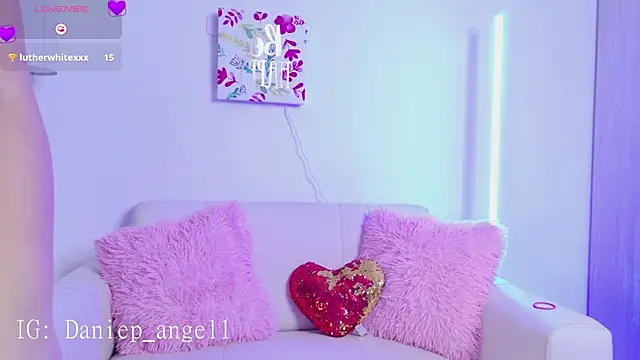 Snapshot of daniep_angel chatting on 10/13/25, 11:05 daniep angel online show from 10/13/25, 11:05