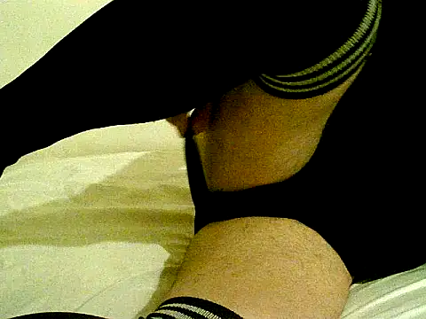 Snapshot of pollarikaaa chatting on 11/04/25, 02:32 pollarikaaa online show from 11/04/25, 02:32