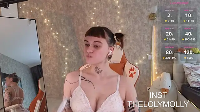 Snapshot of LolyMolli chatting on 10/16/25, 10:05 LolyMolli online show from 10/16/25, 10:05