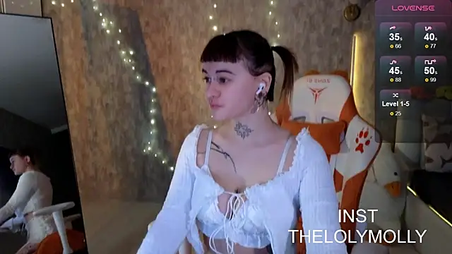 Snapshot of LolyMolli chatting on 10/18/25, 10:05 LolyMolli online show from 10/18/25, 10:05