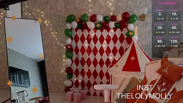 Snapshot of LolyMolli chatting on 10/29/25, 11:01 LolyMolli online show from 10/29/25, 11:01