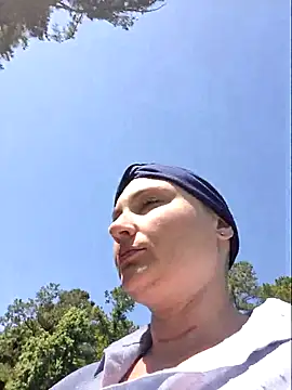Snapshot of MilfyMrsRobinson chatting on 05/29/26, 02:37 MilfyMrsRobinson online show from 05/29/26, 02:37