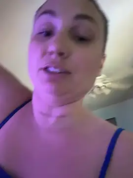 Snapshot of MilfyMrsRobinson chatting on 07/18/26, 08:45 MilfyMrsRobinson online show from 07/18/26, 08:45
