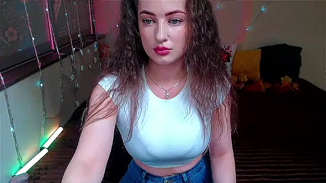 Snapshot of LizaSenri chatting on 10/15/25, 06:46 LizaSenri online show from 10/15/25, 06:46