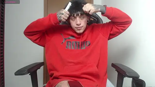 charlotbelucci  online show from 10/22/25, 07:41