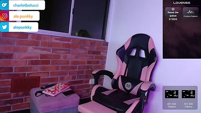 charlotbelucci  online show from 11/11/25, 08:47