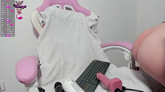 blondeb201 online show from 03/16/25, 08:43