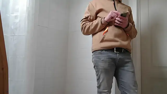 maxmueller321 online show from 02/25/25, 11:08