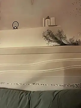 Eliza-E online show from 01/12/26, 04:39