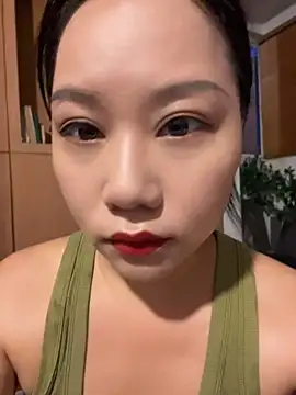Snapshot of Eliza-E chatting on 06/28/26, 11:27 Eliza-E online show from 06/28/26, 11:27