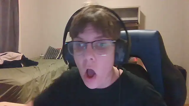 KaliSnow199623 online show from 10/23/25, 04:23