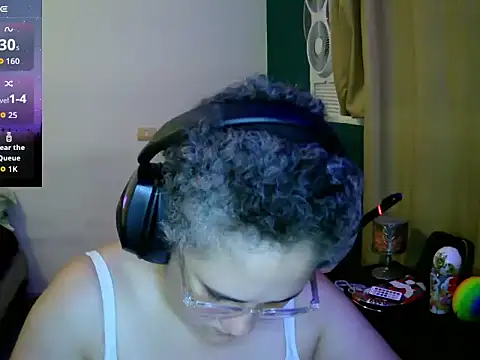 Snapshot of lolalicious_758 chatting on 09/16/25, 12:44 lolalicious 758 online show from 09/16/25, 12:44