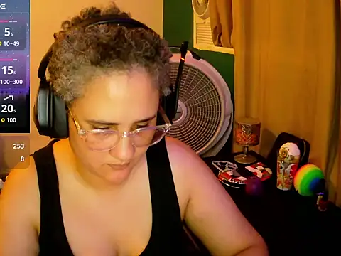 Snapshot of lolalicious_758 chatting on 09/19/25, 11:38 lolalicious 758 online show from 09/19/25, 11:38