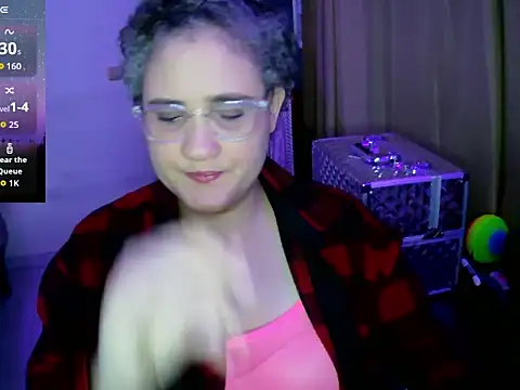 Snapshot of lolalicious_758 chatting on 10/27/25, 10:58 lolalicious 758 online show from 10/27/25, 10:58