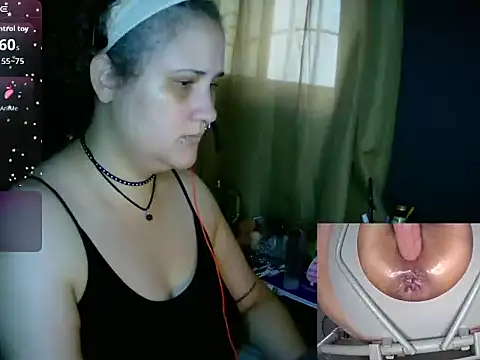 Snapshot of lolalicious_758 chatting on 05/25/26, 07:42 lolalicious 758 online show from 05/25/26, 07:42