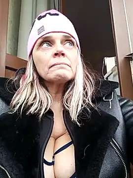 hugebobbs online show from 03/18/25, 02:26