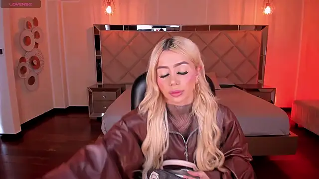 HannaConnor  online show from 04/13/26, 08:47