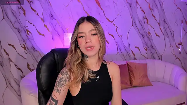 ViolettHansson online show from 09/13/25, 12:16