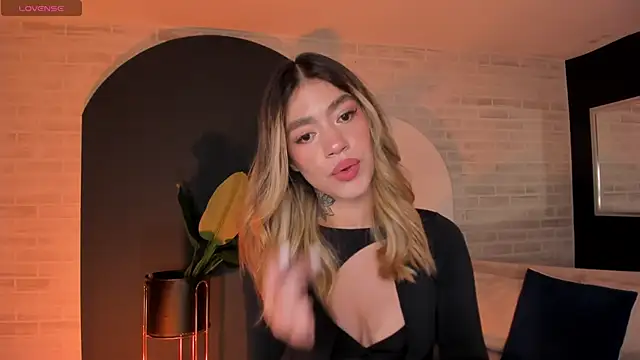 ViolettHansson online show from 04/14/26, 09:15