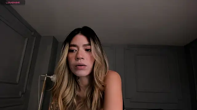 ViolettHansson online show from 04/16/26, 09:32