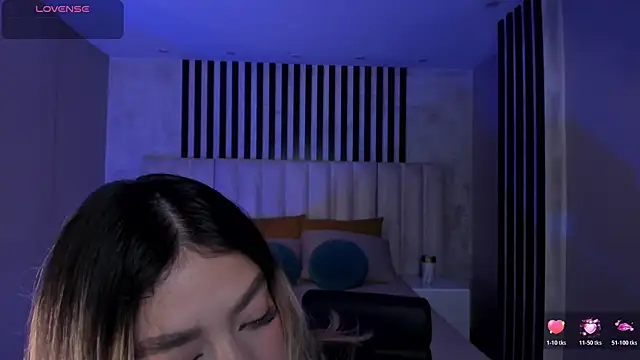 ViolettHansson online show from 04/17/26, 09:12