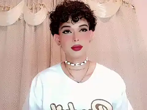 Snapshot of Marian_LV chatting on 12/16/25, 01:32 Marian LV online show from 12/16/25, 01:32