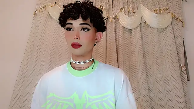 Snapshot of Marian_LV chatting on 12/17/25, 04:29 Marian LV online show from 12/17/25, 04:29