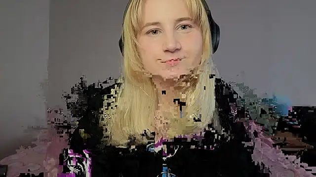 Snapshot of Glitch_Witch chatting on 06/17/26, 10:21 Glitch Witch online show from 06/17/26, 10:21