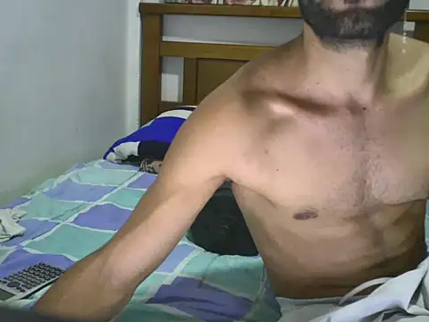 Snapshot of hideonbush051 chatting on 09/29/25, 03:17 hideonbush051 online show from 09/29/25, 03:17