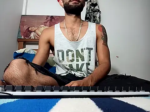 hideonbush051 online show from 02/18/26, 12:28