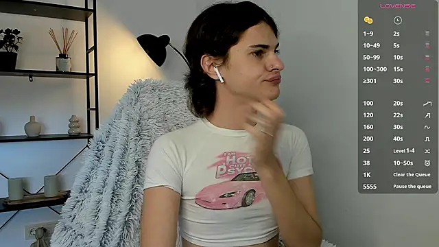 Snapshot of little_femb0y chatting on 02/18/26, 01:18 little femb0y online show from 02/18/26, 01:18