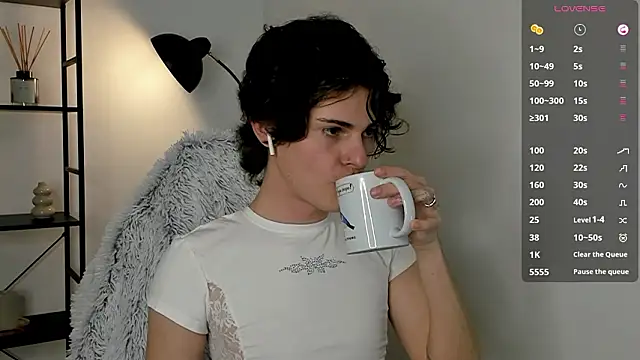 Snapshot of little_femb0y chatting on 02/25/26, 05:22 little femb0y online show from 02/25/26, 05:22