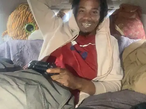 SlimeCrownzOut5 online show from 11/24/25, 04:29