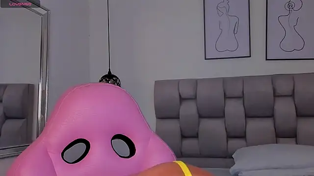 Susan-Sweet-7 online show from 11/18/25, 08:13