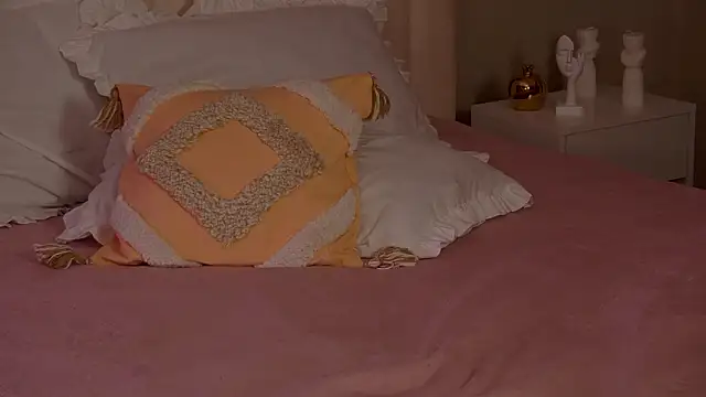 Snapshot of _F_R_A_U_ chatting on 02/03/26, 02:53 F R A U online show from 02/03/26, 02:53