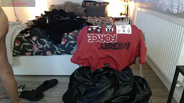 KimBeee online show from 02/04/25, 03:57