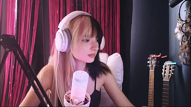 Avi Nile online show from 07/28/26, 05:47
