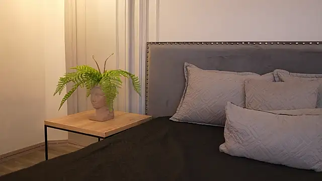 IrisBaker online show from 10/09/25, 09:35