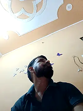 Snapshot of majit213 chatting on 10/04/25, 05:44 majit213 online show from 10/04/25, 05:44