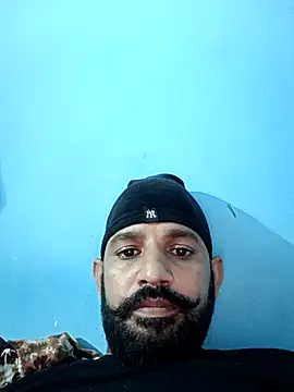 Snapshot of majit213 chatting on 10/20/25, 03:45 majit213 online show from 10/20/25, 03:45
