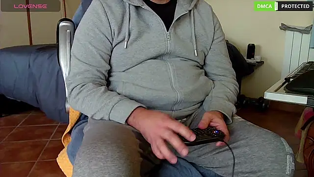 Snapshot of MultiOrgasmicLover chatting on 12/31/24, 08:26 MultiOrgasmicLover online show from 12/31/24, 08:26