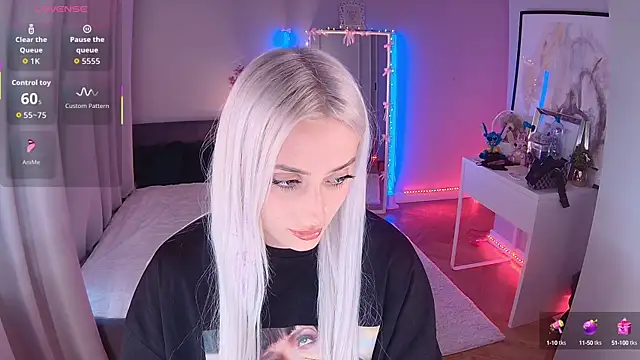 LoryWood online show from 10/09/25, 02:37