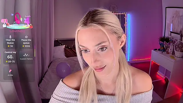 LoryWood online show from 12/04/25, 03:43