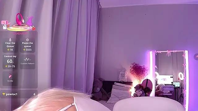 LoryWood online show from 03/25/26, 03:51