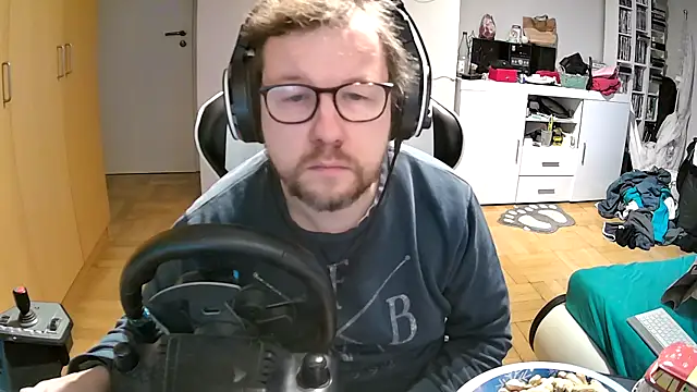 larsgessner30 online show from 10/27/25, 03:49