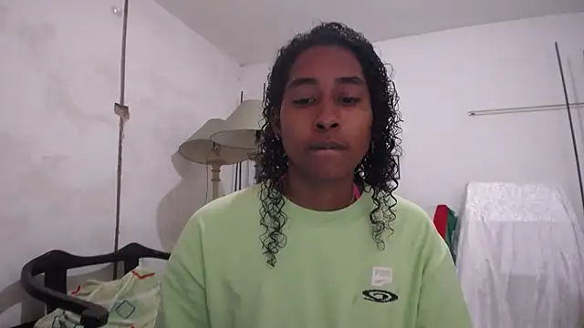 yohatinelly07 online show from 12/04/25, 12:58