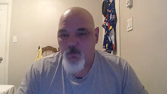 Newfiesausage1972 online show from 02/09/25, 02:18