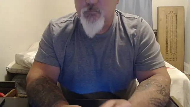 Newfiesausage1972 online show from 09/08/25, 02:49