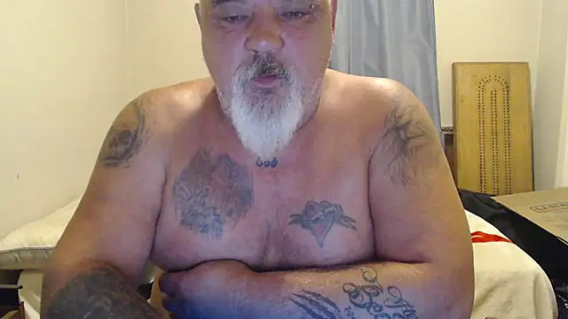 Newfiesausage1972 online show from 09/22/25, 12:29