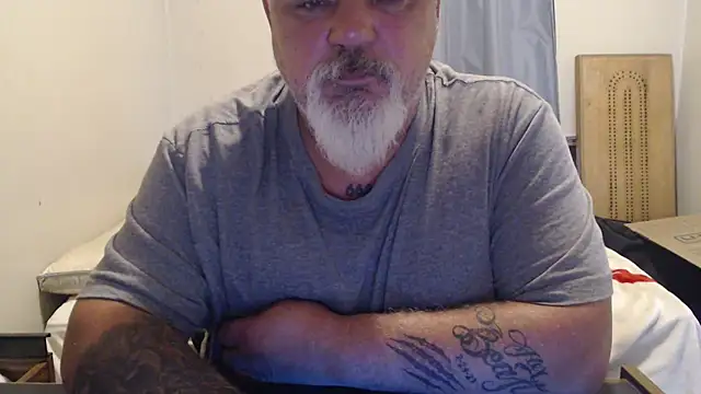 Newfiesausage1972 online show from 09/25/25, 02:32